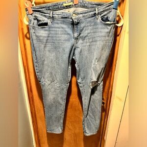 Levi’s 711 skinny jeans